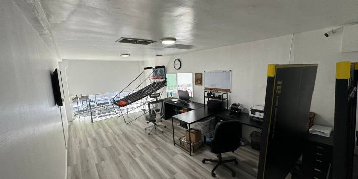 Bright and airy office space right on Wilshire Blvd